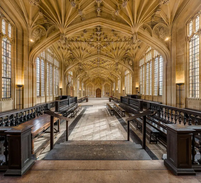 Sala z sufitem żebrowym